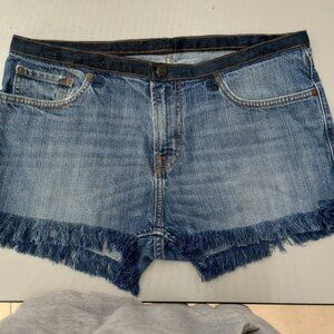 Hand-pulled Fringe Hem Denim Shorts